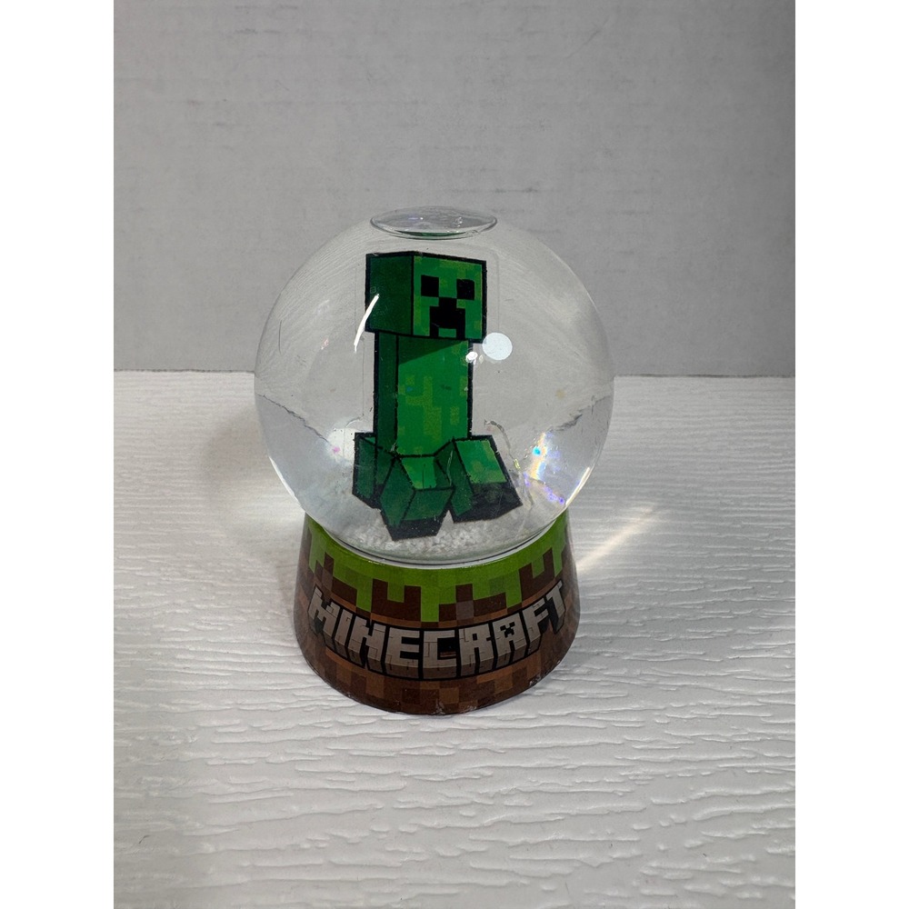Minecraft Creeper Light Up Snow Globe CultureFly Green Glitter  4.5" S0176